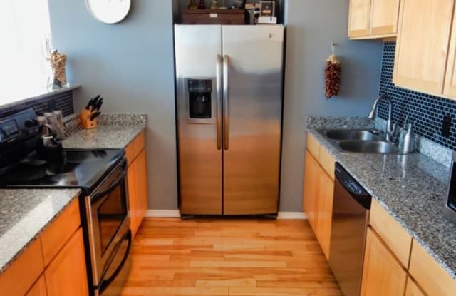 995 W Leland Ave 9C - 995 West Leland Avenue, Chicago, IL 60640
