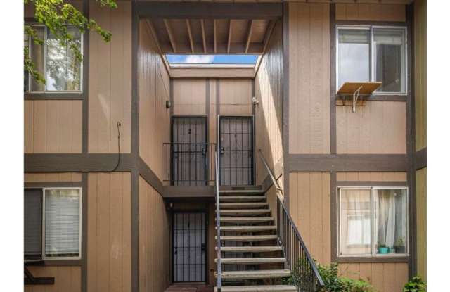 COMING SOON! 2 bed / 2 Bath near UNR! photos photos