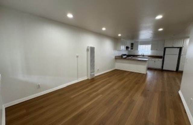 8647 S. Figueroa St. photos photos