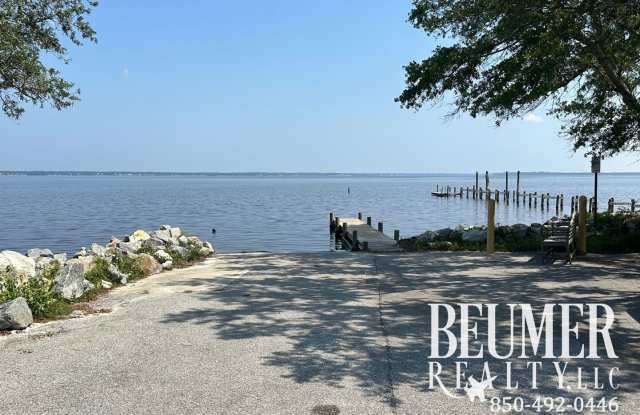 2br 1.5 bath Townhome Located Close to Water photos photos