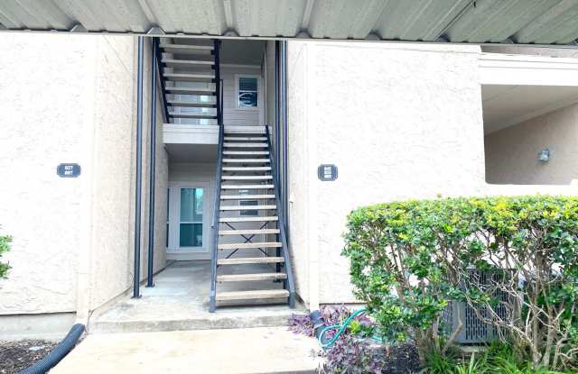 Studio Condo in a Great location near Westheimer and Beltway 8. - 10855 Meadowglen Lane, Houston, TX 77042