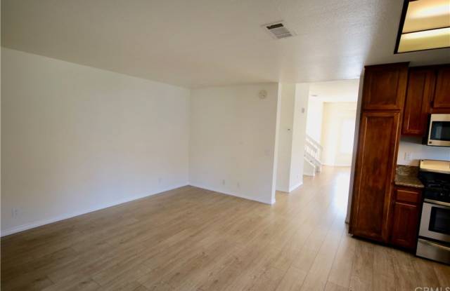 121 Goldenrod Gallery 4