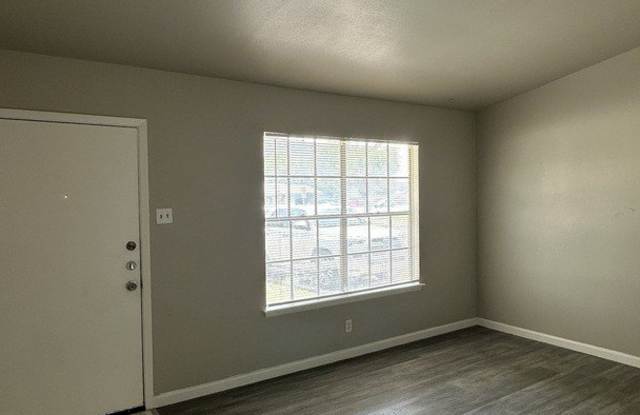 5007 Village Row Gallery 2