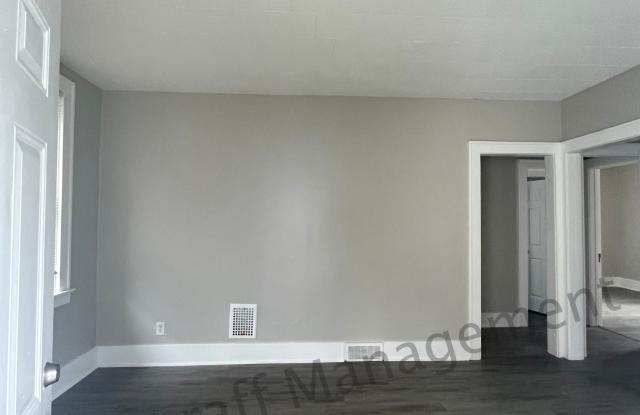816 South Goodman Street1/2 Gallery 2