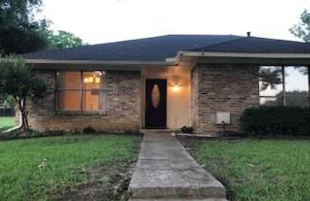 1209 River Oaks Drive Gallery 2