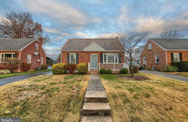 3 Bedroom Brick Cape Cod in York Suburban School District! photos photos