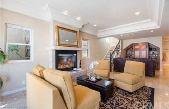 5622 Campo Walk Gallery 4
