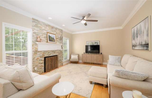 Spacious 4 bedroom/3.5 bath home Gallery 3