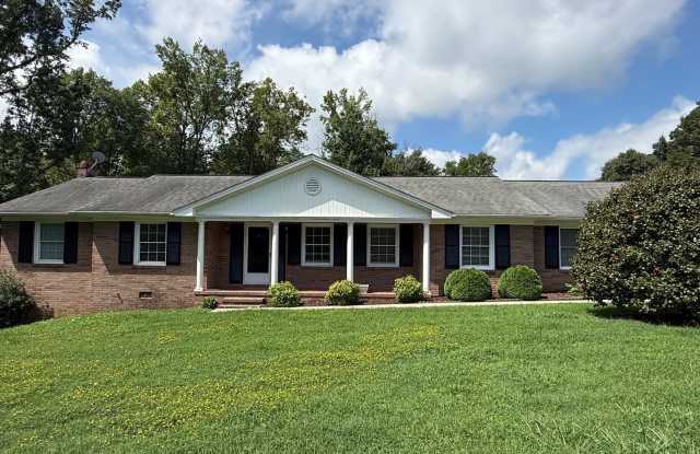 Three bedroom, 2 bath house in Burlington Gallery 1