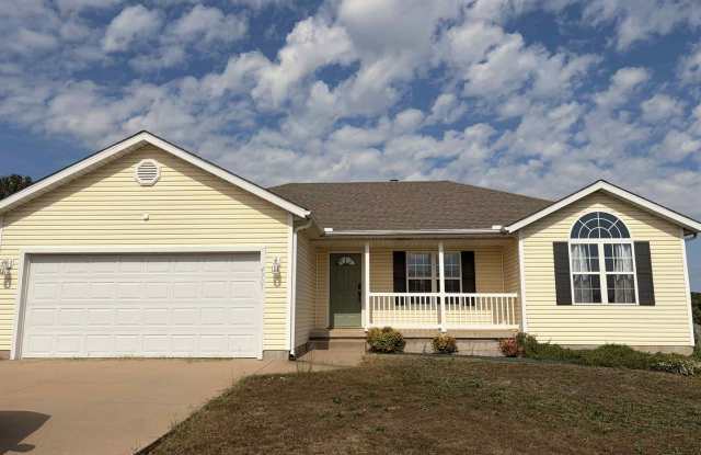 WELCOME TO THIS CHARMING 3 BEDROOM / 2 BATHROOM HOME IN JOPLIN MO!! FENCED IN YARD AND 2 CAR GARAGE!! - 4307 West 29th Street, Joplin, MO 64804