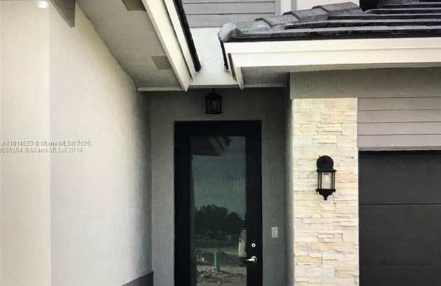 15053 SW 28th St photos photos