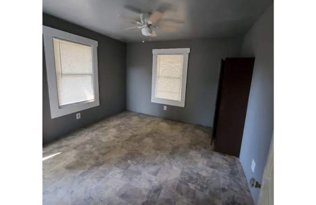 305 E Lambert St photos photos