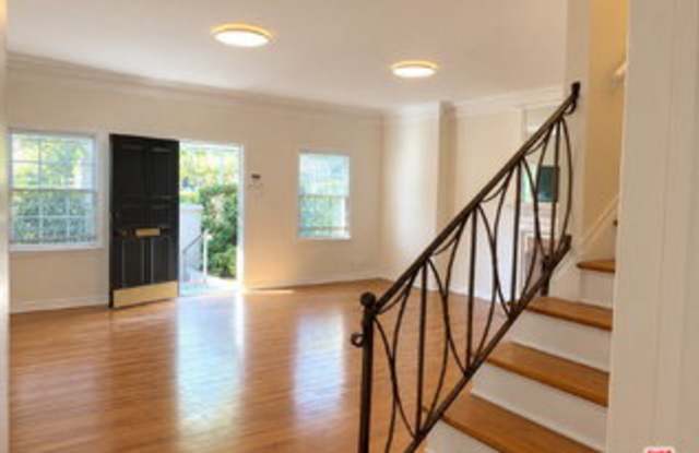 406 South Roxbury Drive Gallery 3