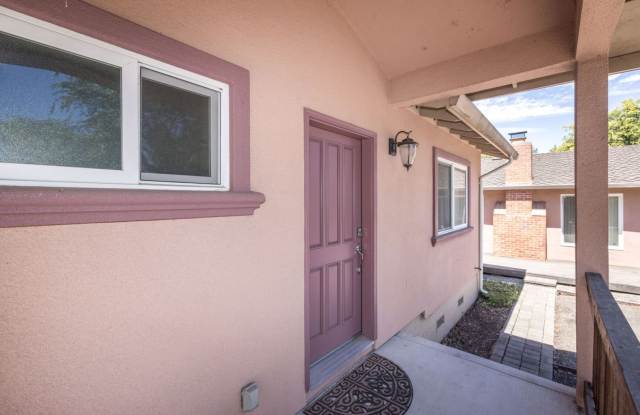 Updated 2 Bed, 2 Bath Cottage w/ In Unit Laundry photos photos
