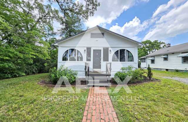 Charming 3Bd/2 Ba Renovated Craftsman Style Home in the Heart of Alcoa! photos photos
