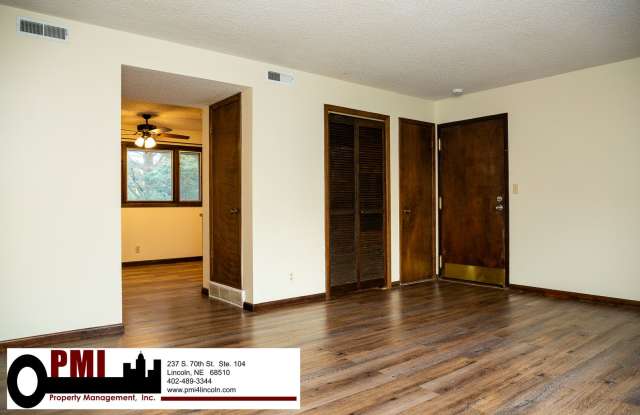 2 Bedroom and 1 Bathroom Apartment Available For Rent! photos photos