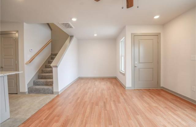 3426  SW Vel Mews Gallery 4