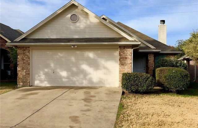 619 Stribling Circle - 619 Stribling Circle, Azle, TX 76020