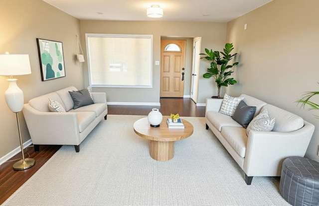Eastmont 2/2 Home with Views Coming Soon! Gallery 1