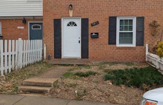 **Temporarily off the Market** Charming 3 Bed And 1.5 Bath Townhome In Georgetown South photos photos