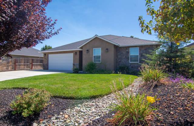 MOVE IN SPECIAL $500 OFF FIRST MONTHS RENT photos photos