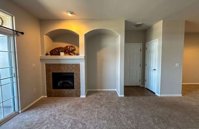 Beautifully maintained Sawgrass condo in Castle Rock! Gallery 4