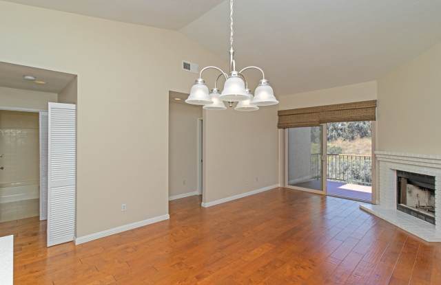 Beautiful 2 Bedroom Carlsbad Condo! - 2820 Winthrop Avenue, Carlsbad, CA 92010