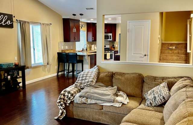 Centrally Located Roseville Condo photos photos