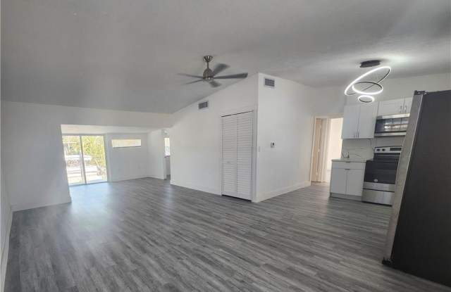 2248 Marina Park Drive Gallery 4