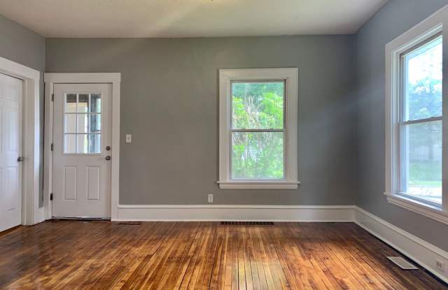 Beautiful 4 bedroom + Den Home in Minneapolis! photos photos