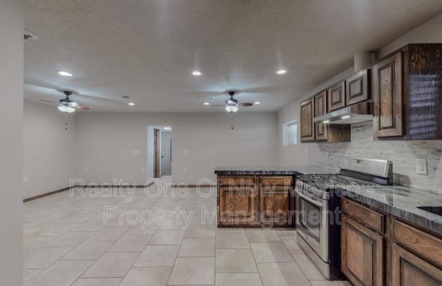 522 7th Street SW - 522 7th Street Southwest, Albuquerque, NM 87102