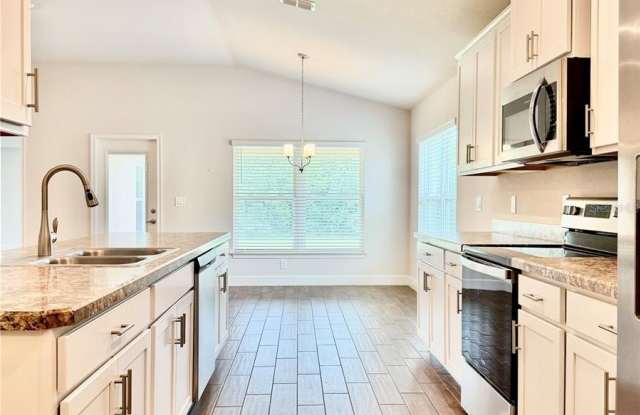 633 W REXFORD Drive Gallery 2