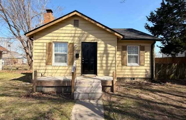 Adorable 2 bedroom 1 bath with fenced in yard in Joplin Mo! photos photos