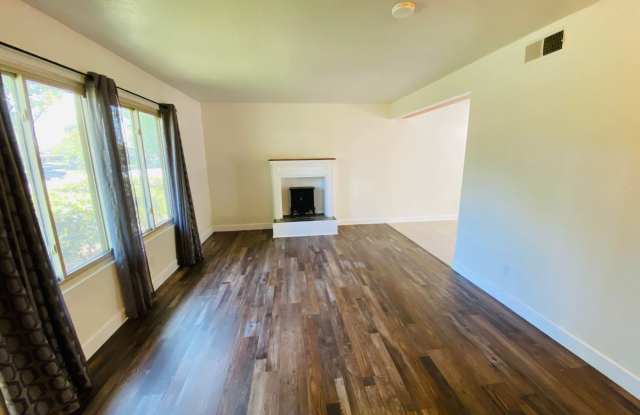 Delightful La Riviera Townhome Gallery 3