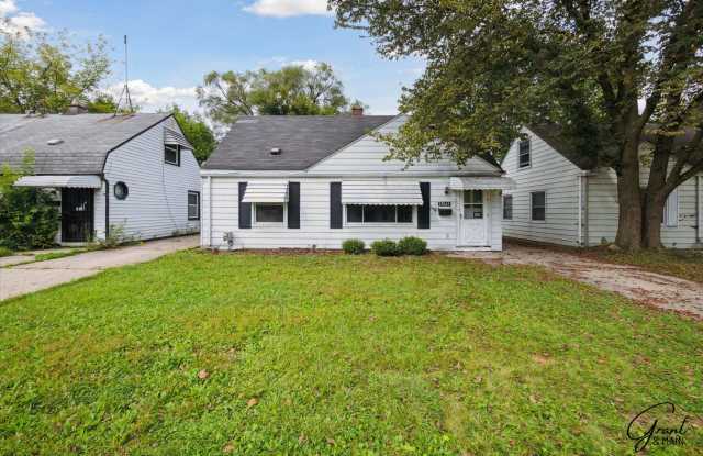 3 Bedroom Bungalow in Eastpointe - 17047 Lincoln Avenue, Eastpointe, MI 48021