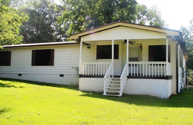 Madison Co. – Comer, GA – QUIET NEIGHBORHOOD – HOME SITS ON BEAUTIFUL CORNER OF CITY! photos photos Madison Co. – Comer, GA – QUIET NEIGHBORHOOD – HOME SITS ON BEAUTIFUL CORNER OF CITY! photos photos