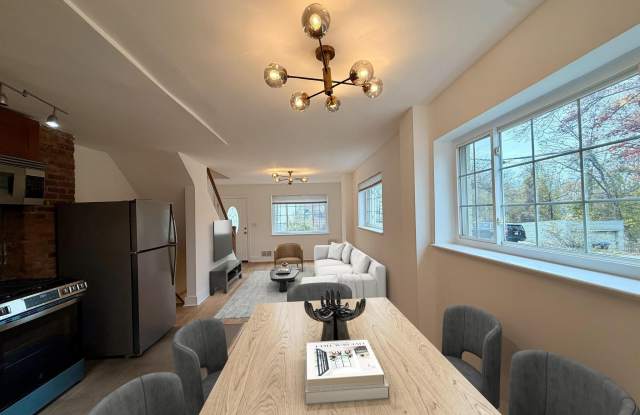 1300 DEXTER Terrace SE photos photos