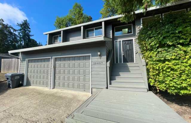SPACIOUS 4 Bed/3 Full Bath Home in West Linn - 19487 Wilderness Drive, West Linn, OR 97068