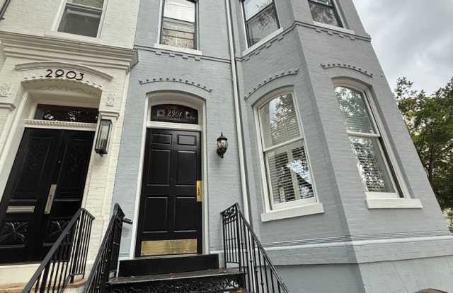 Beautiful and spacious 2 BR 2FB Penthouse unit in the Georgetown neighborhood Gallery 1