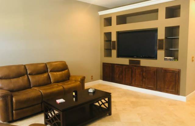 435 NE 69th Cir Gallery 4