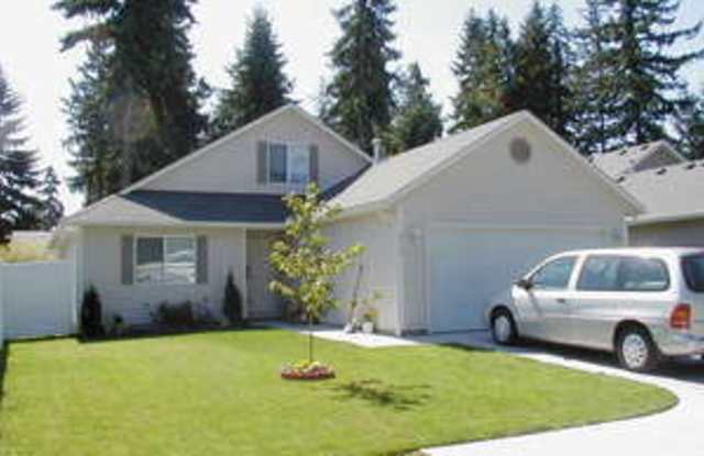 Charming 4-Bedroom Home in the Heart of Orchards! - 9919 Northeast 65th Street, Five Corners, WA 98662