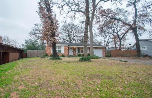 4821 Red Oak Lane - 4821 Red Oak Lane, River Oaks, TX 76114