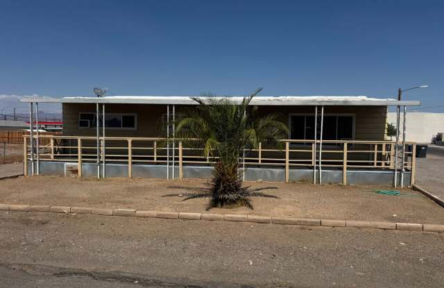 Large Customized 2 Bedroom Manuf Home w/Bonus Room= 3 total bedrooms Gallery 1