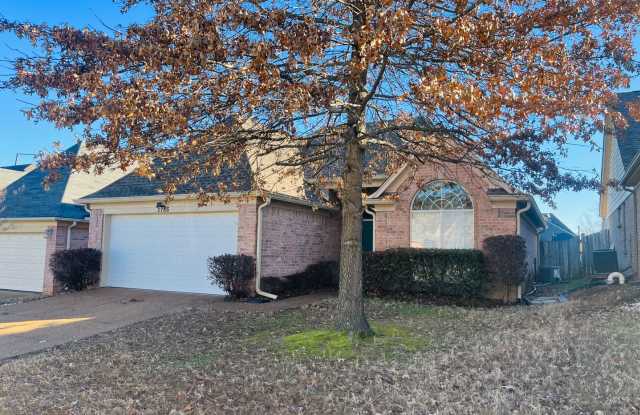 Arlington 3 bd 2 bath with all hardwood and neutral colors. Pets are welcome, fees apply. photos photos