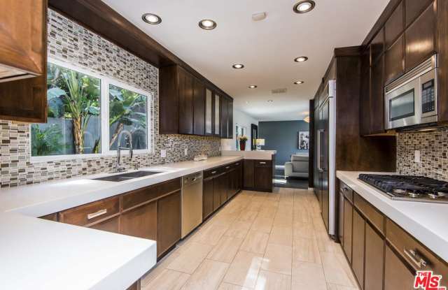7346 PACIFIC VIEW Drive Gallery 3