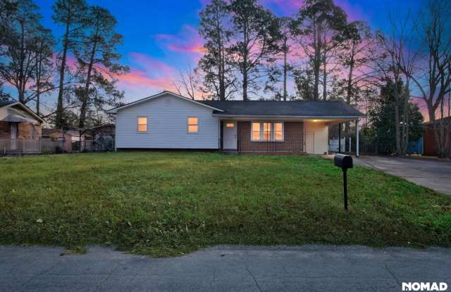 Amazing 4 Bedroom / 2.5 Bath House in Fayetteville! photos photos