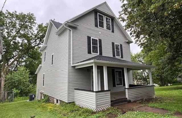 Charming 3‑Bedroom Single‑Family Home – Newly Renovated photos photos
