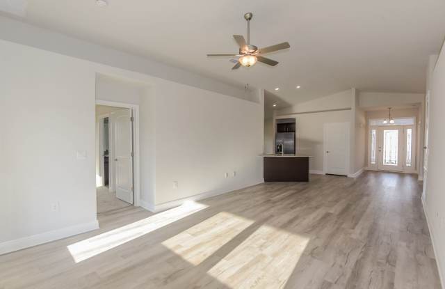 4 Bedroom/2 Bath Gallery 3