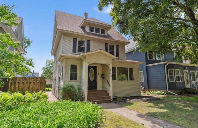 Beautiful 5 Bedroom 3 Bathroom House in MacGroveland photos photos