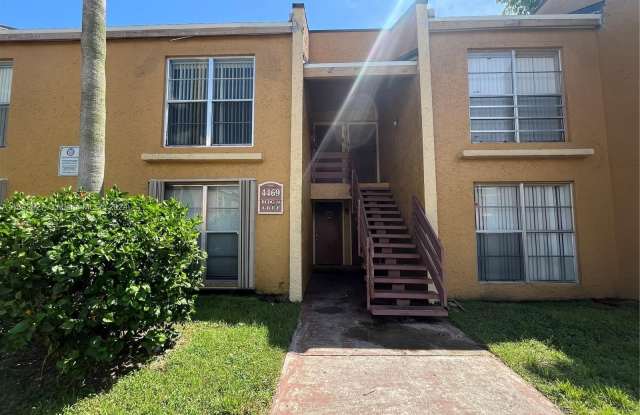 4469 Treehouse Ln - 4469 Treehouse Lane, Tamarac, FL 33319